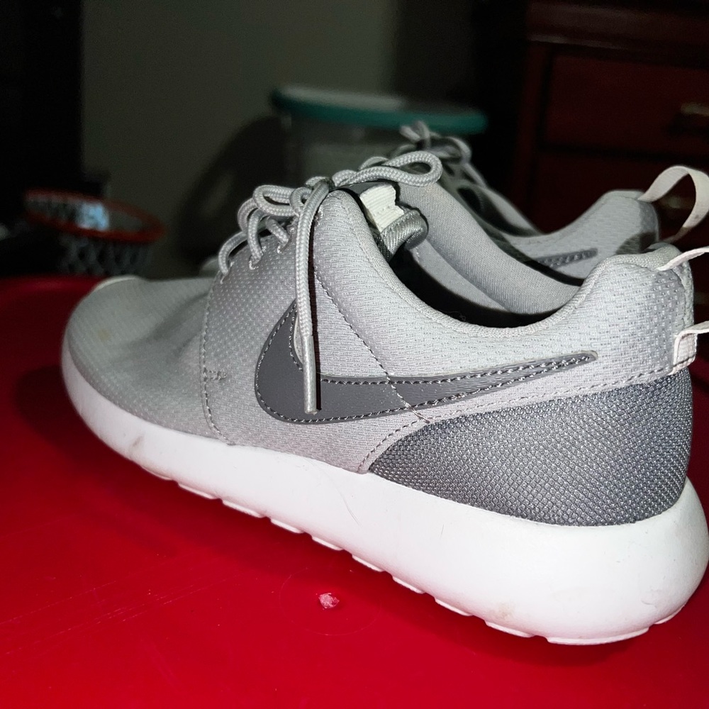 Nike - Picture 3 of 5